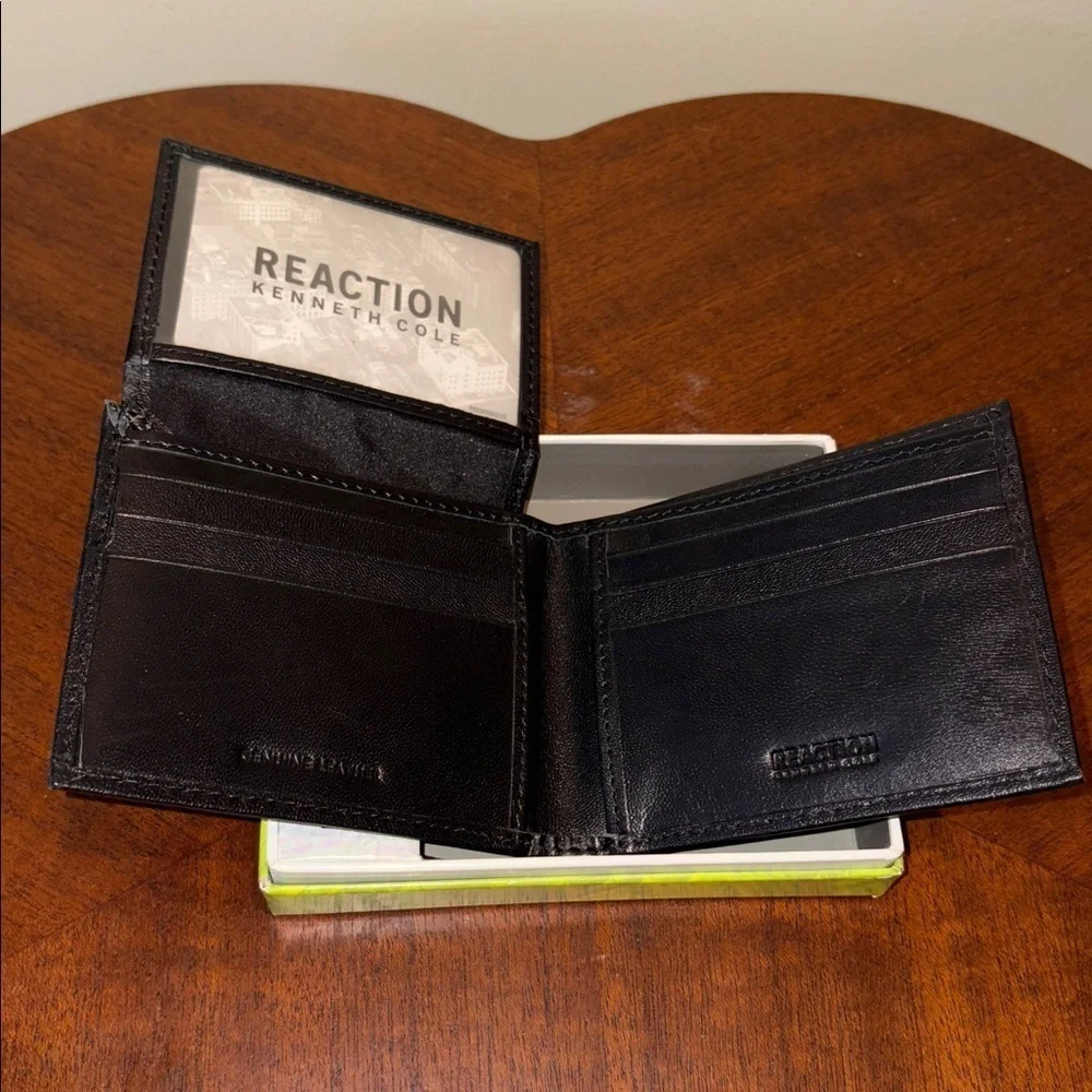 Kenneth Cole Reaction wallet/ card holder  unisex  leather black  4 x 3.5 NIB